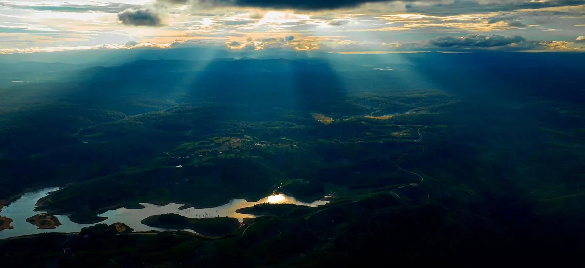 Một thoáng thổ cẩm Bình Định: Hồn xưa trên từng sợi chỉ- Ảnh 4. Một thoáng thổ cẩm Bình Định: Hồn xưa trên từng sợi chỉ- Ảnh 4.