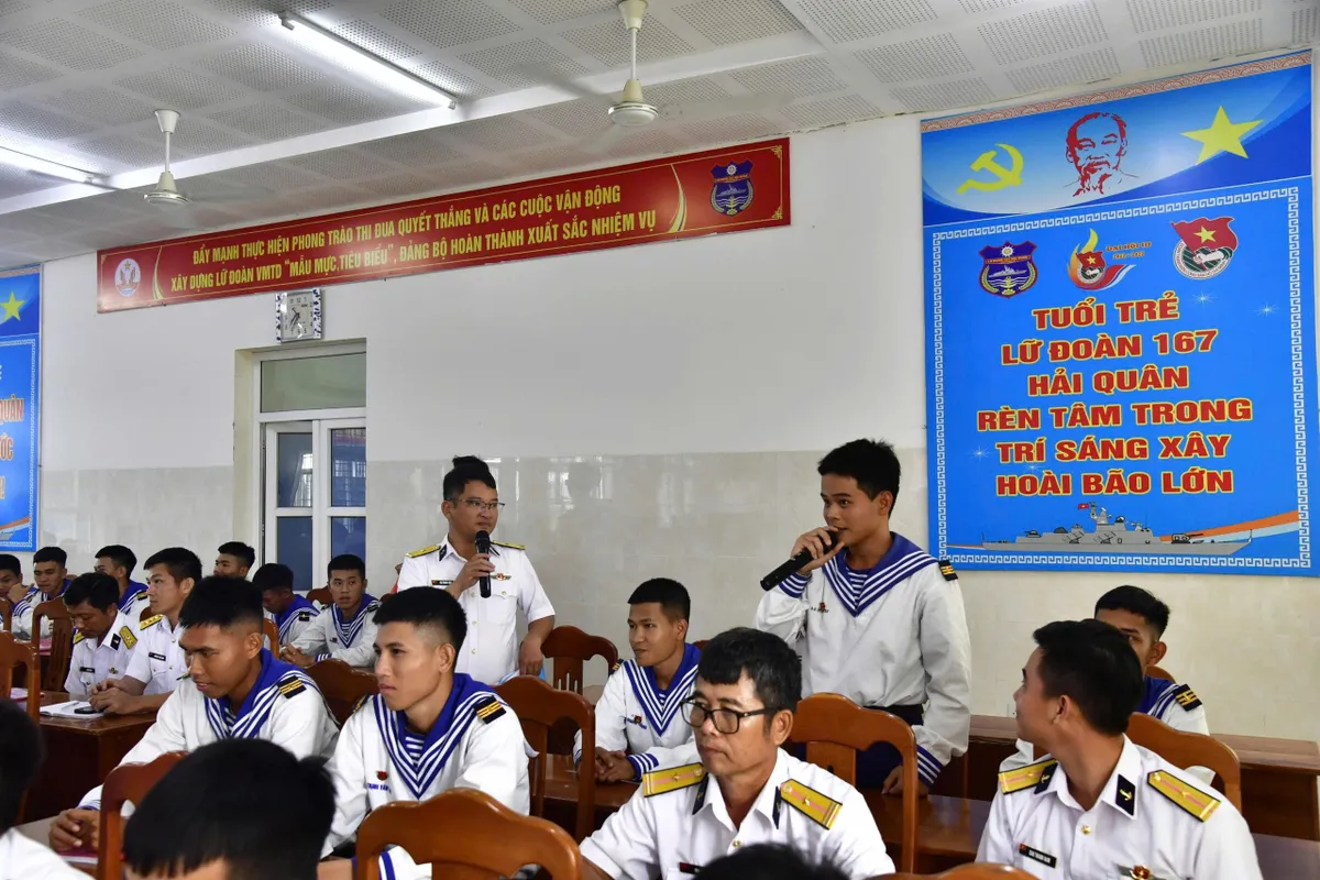 Vùng 2 Hải quân: "Sân khấu hóa" tuyên truyền pháp luật - Ảnh 3.