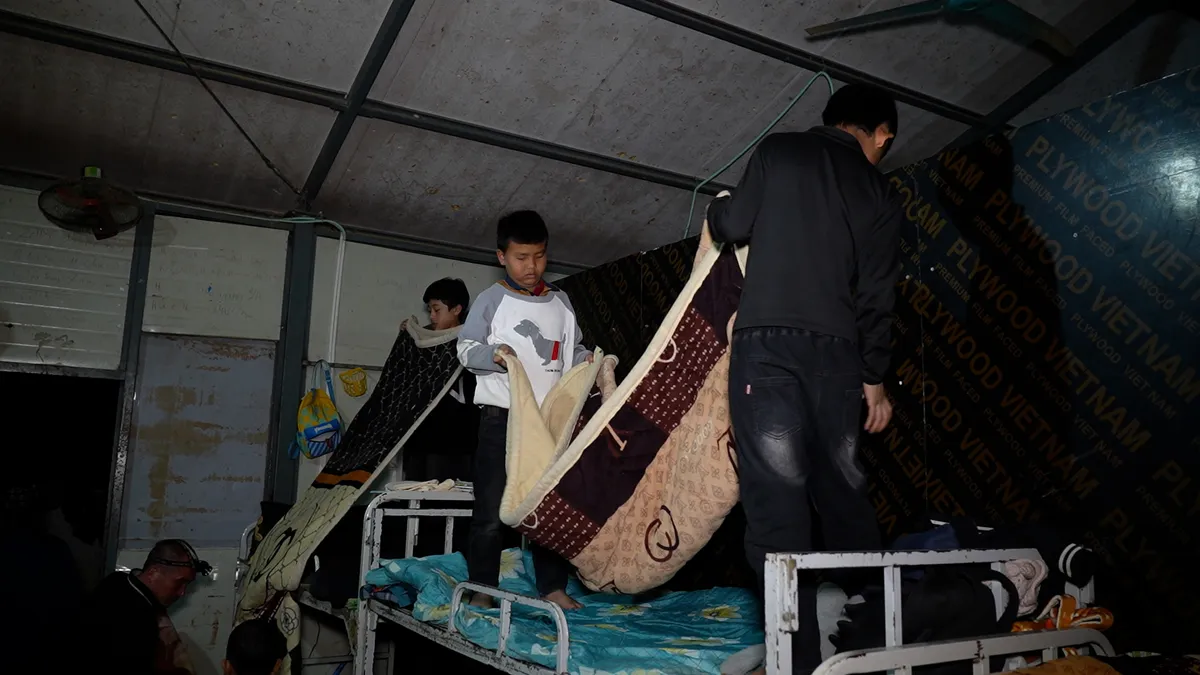 Điểm trường v&ugrave;ng bi&ecirc;n giới v&agrave; nỗi lo chỗ ở cho hơn 300 học sinh b&aacute;n tr&uacute; - Ảnh 2.