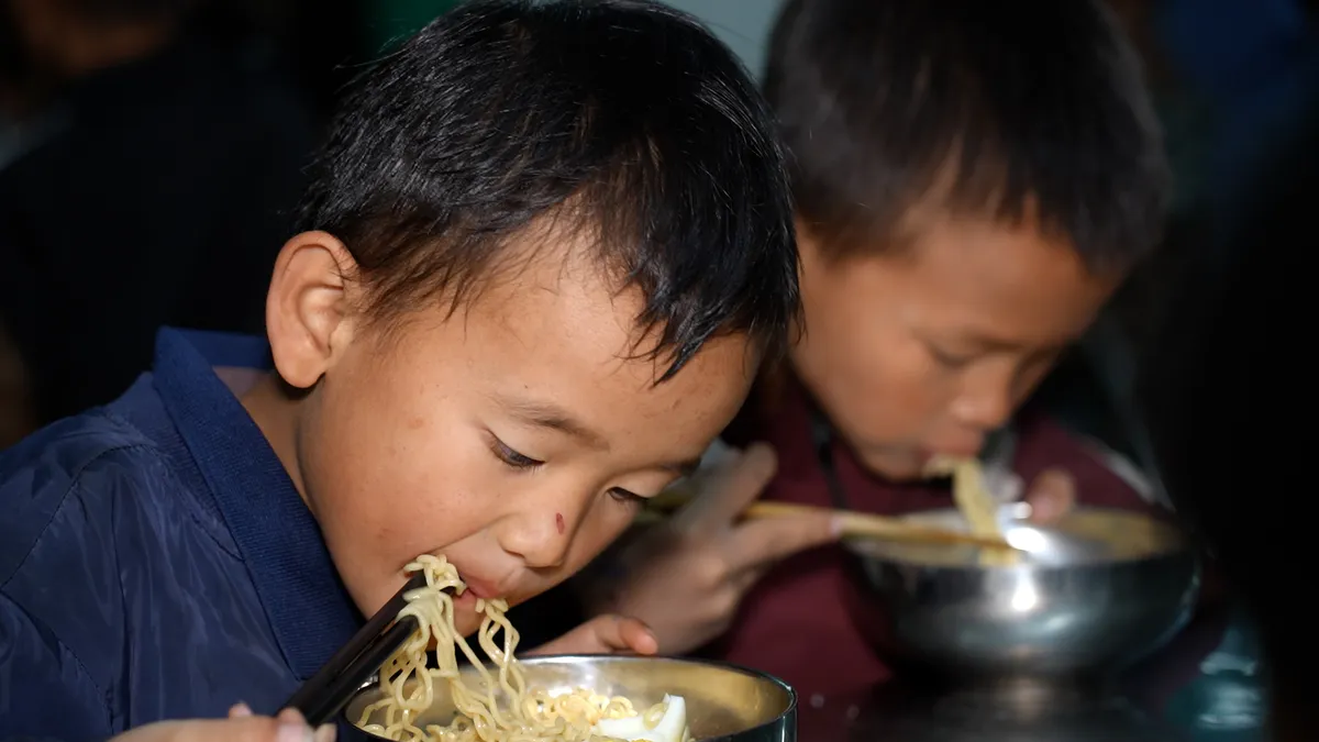 Điểm trường v&ugrave;ng bi&ecirc;n giới v&agrave; nỗi lo chỗ ở cho hơn 300 học sinh b&aacute;n tr&uacute; - Ảnh 1.