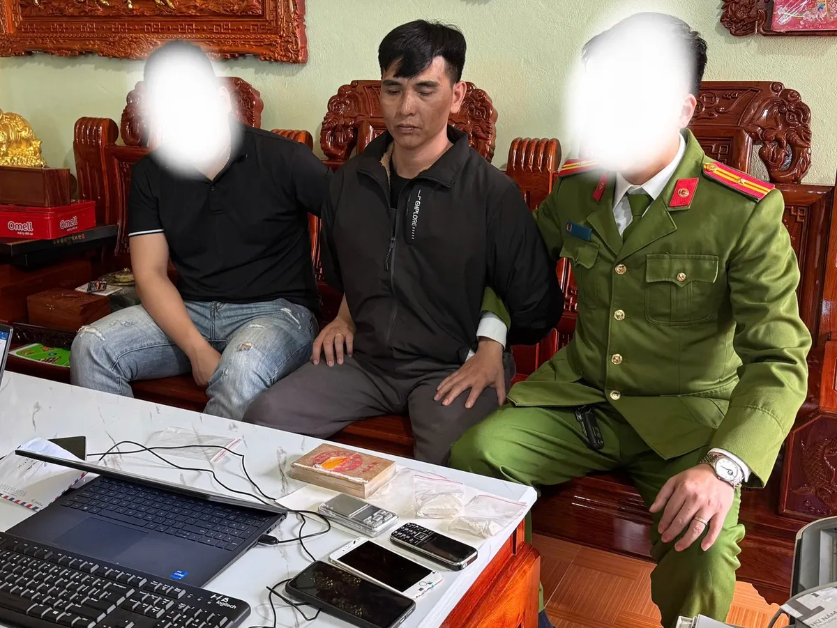 Triệt ph&aacute; boong ke ma t&uacute;y nu&ocirc;i ch&oacute; canh g&aacute;c, lắp camera gi&aacute;m s&aacute;t ở Hưng Y&ecirc;n - Ảnh 1.