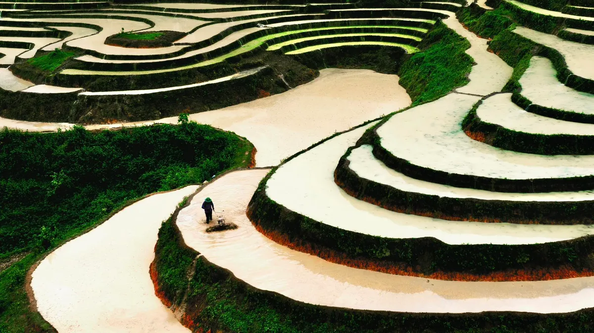 Mường Hum m&ugrave;a nước đổ: Những nấc thang l&ecirc;n thi&ecirc;n đường d&aacute;t bạc- Ảnh 4.