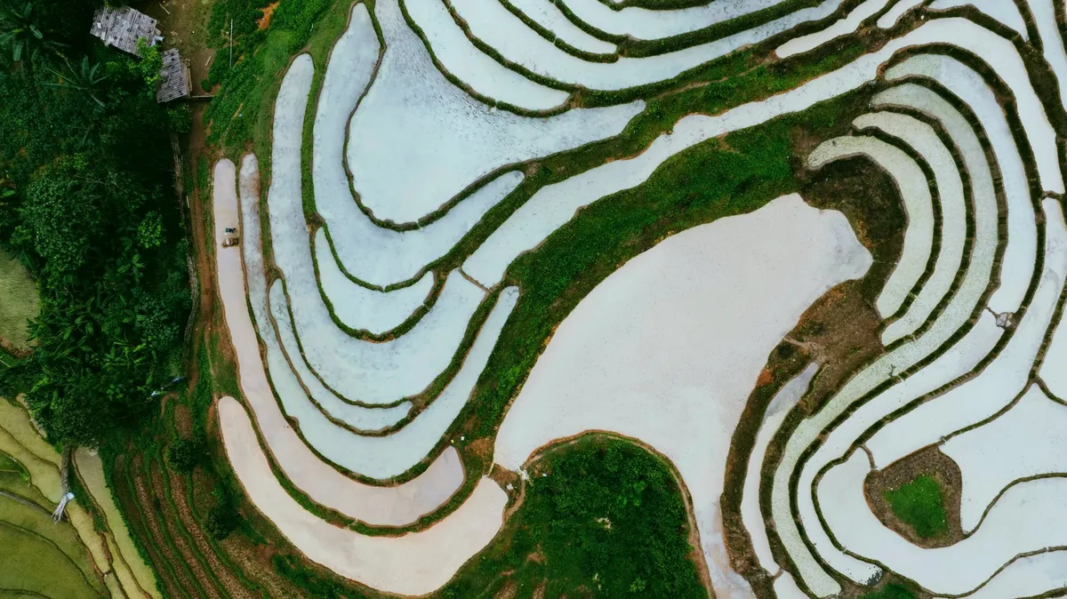 Mường Hum m&ugrave;a nước đổ: Những nấc thang l&ecirc;n thi&ecirc;n đường d&aacute;t bạc- Ảnh 2.