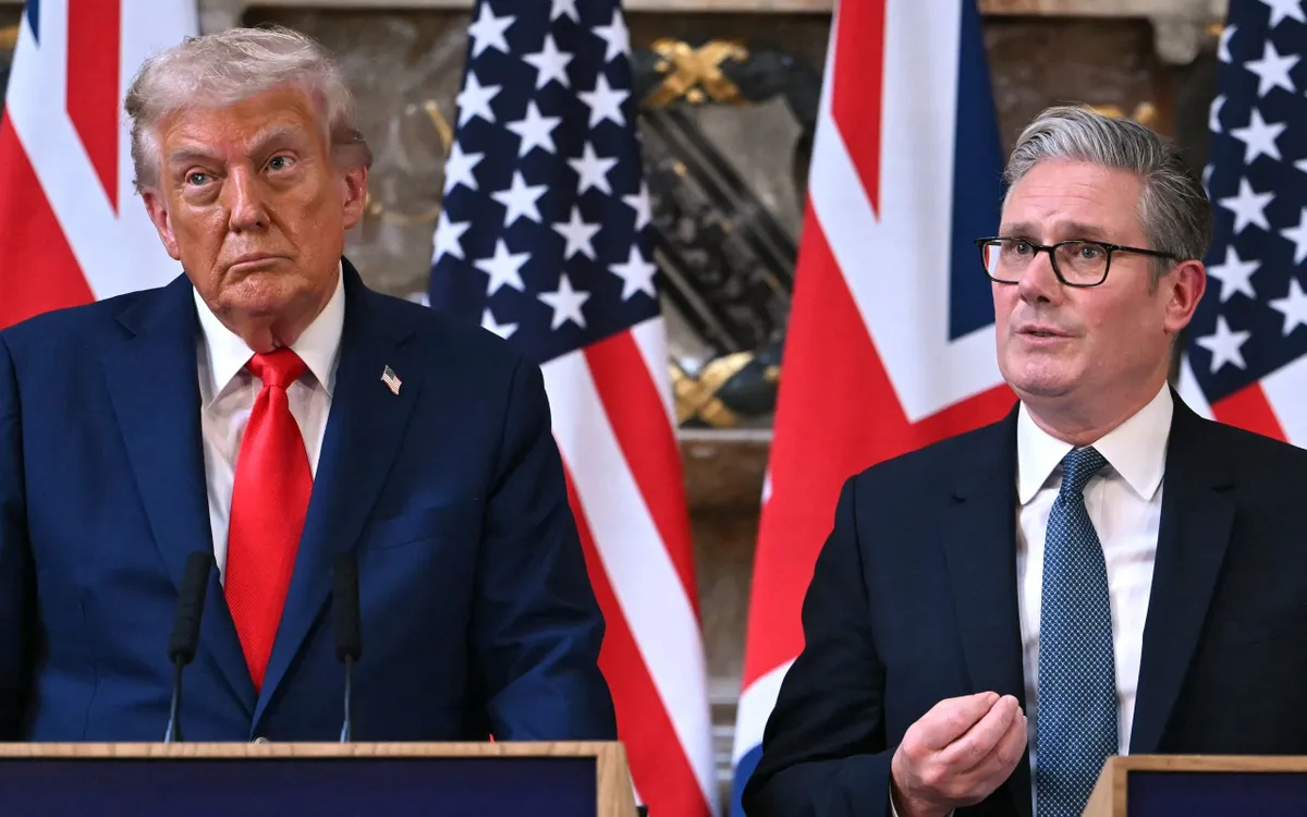 Tổng thống Mỹ Donald Trump họp báo cùng Thủ tướng Anh Keir Starmer về thỏa thuận công nghệ hai nước vừa ký kết, trong chuyến công du của ông Trump đến London hồi tháng 9 - Ảnh: AFP