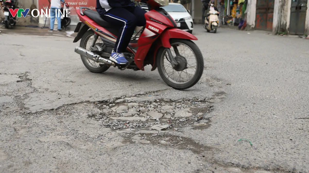 Cầu Giấy (H&agrave; Nội): Hai dự &aacute;n đường chậm tiến độ g&acirc;y nhiều hệ lụy với người d&acirc;n - Ảnh 8.