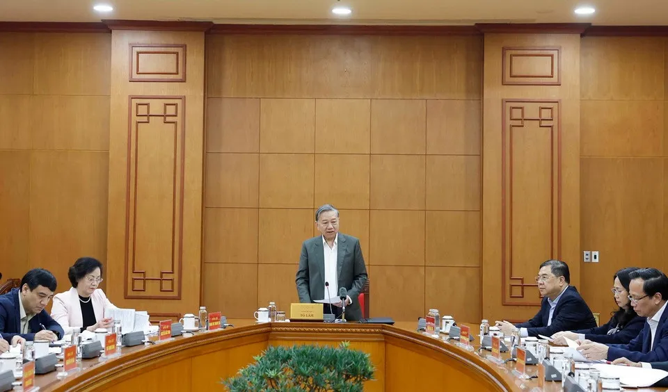 Tổng B&iacute; thư T&ocirc; L&acirc;m: Thực hiện chế độ, ch&iacute;nh s&aacute;ch với người c&oacute; c&ocirc;ng phải đầy đủ, kịp thời, kh&ocirc;ng đ&ugrave;n đẩy tr&aacute;ch nhiệm - Ảnh 1.