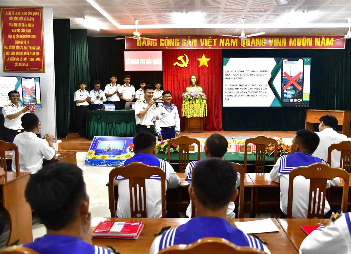 Vùng 2 Hải quân: "Sân khấu hóa" tuyên truyền pháp luật - Ảnh 2.