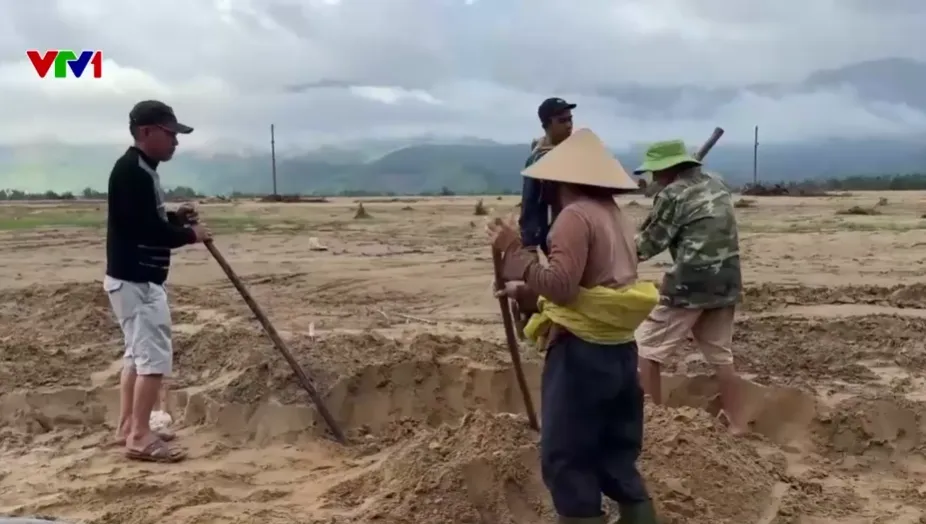N&ocirc;ng d&acirc;n bất an v&igrave; nạn trộm c&aacute;t sau mưa lũ - Ảnh 3.