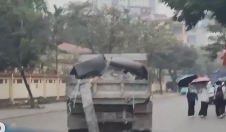 NGANG NHI&Ecirc;N ĐỔ VẬT LIỆU PHẾ THẢI TR&Aacute;I PH&Eacute;P - Ảnh 1.