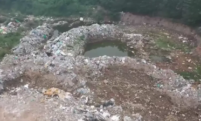 NGANG NHI&Ecirc;N ĐỔ VẬT LIỆU PHẾ THẢI TR&Aacute;I PH&Eacute;P - Ảnh 3.