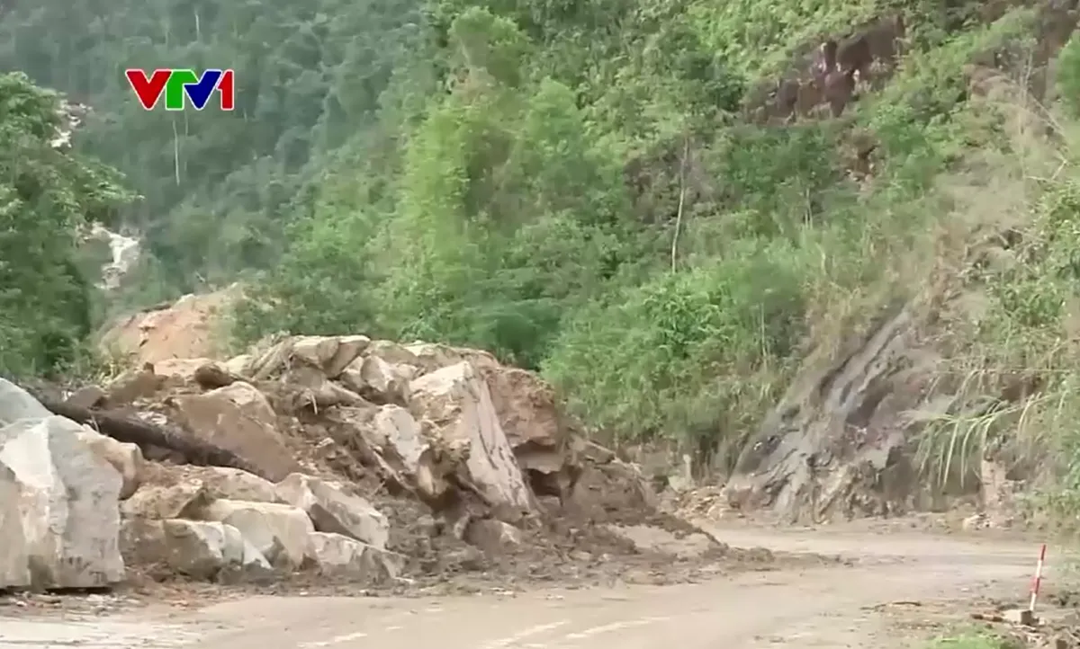 Bảo đảm an to&agrave;n trước khi th&ocirc;ng xe đ&egrave;o Kh&aacute;nh L&ecirc; - Ảnh 1.