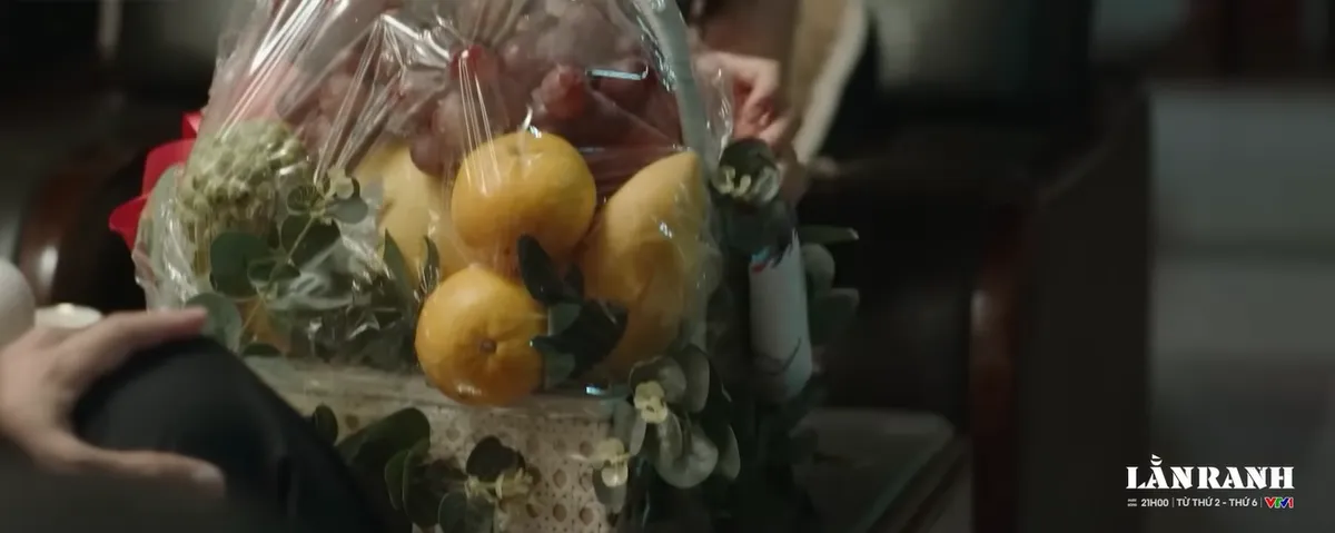 Lằn ranh - Tập 32: Phó Bí thư Sách tình nguyện bao bọc Trinh - Ảnh 2.