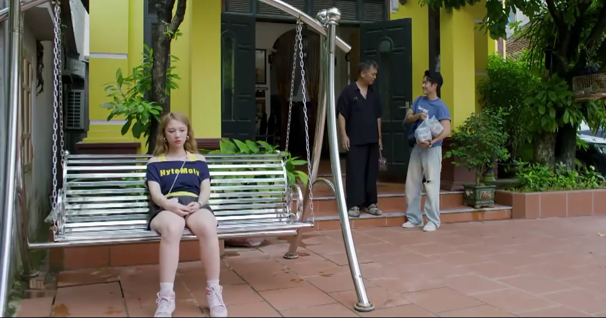 Gia đ&igrave;nh tr&aacute;i dấu - Tập 8: Chủ nợ đến tận nh&agrave; &ocirc;ng Phi - Ảnh 2.