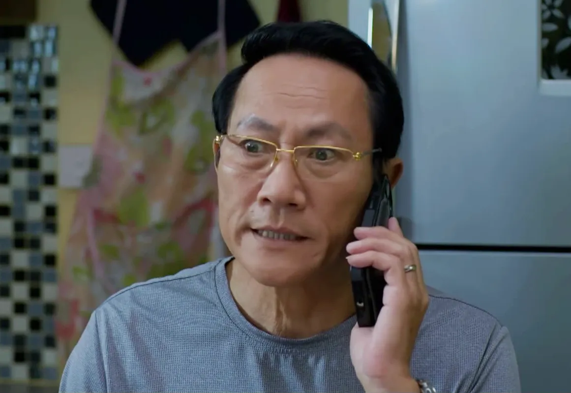 Gia đ&igrave;nh tr&aacute;i dấu - Tập 8: Chủ nợ đến tận nh&agrave; &ocirc;ng Phi - Ảnh 1.