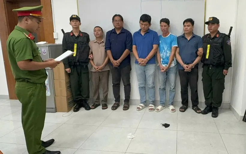 Các đối tượng liên quan đến Vụ án vận chuyển trái phép hơn 650 tấn hàng hóa qua biên giới.