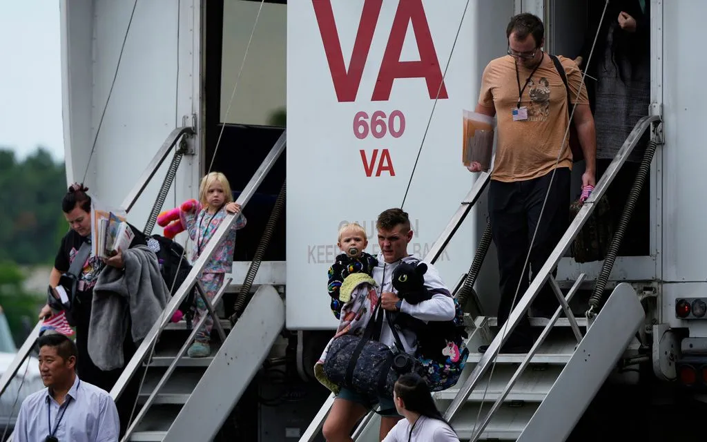 Người tị nạn từ Nam Phi đến sân bay quốc tế Dulles, bang Virginia, Mỹ, ngày 12/5/2025 (Ảnh: AP)