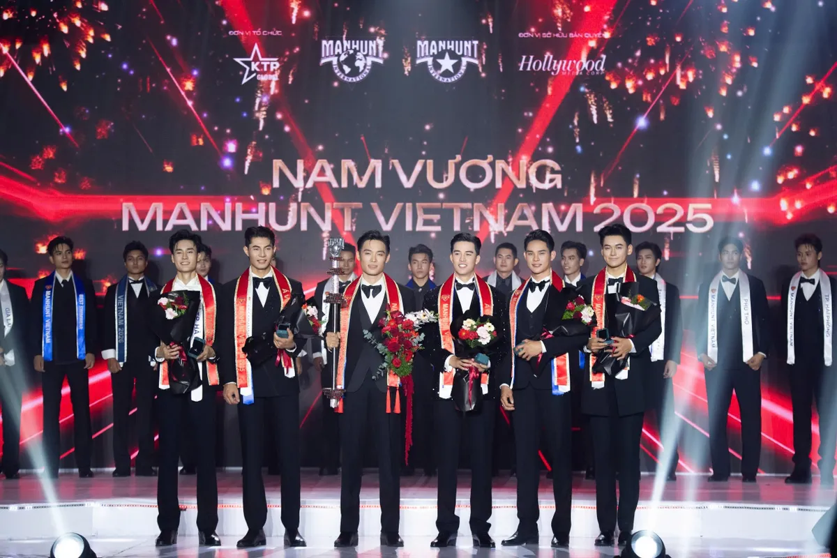 Chung kết Cuộc thi Manhunt Vietnam 2025 đặt c&acirc;u hỏi cho th&iacute; sinh về nạn lừa đảo trực tuyến - Ảnh 3.