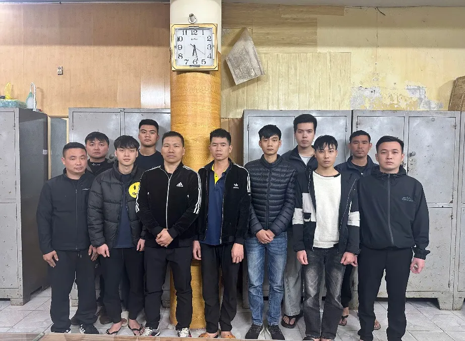 Khởi tố 13 đối tượng đ&aacute;nh bạc trực tuyến, chuyển tiền bằng k&yacute; hiệu để che giấu h&agrave;nh vi - Ảnh 1.