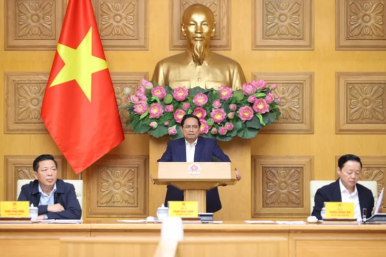 Thủ tướng: Xây dựng, công khai dữ liệu bất động sản và kiểm soát giá bất động sản ngay từ đầu vào - Ảnh 1.