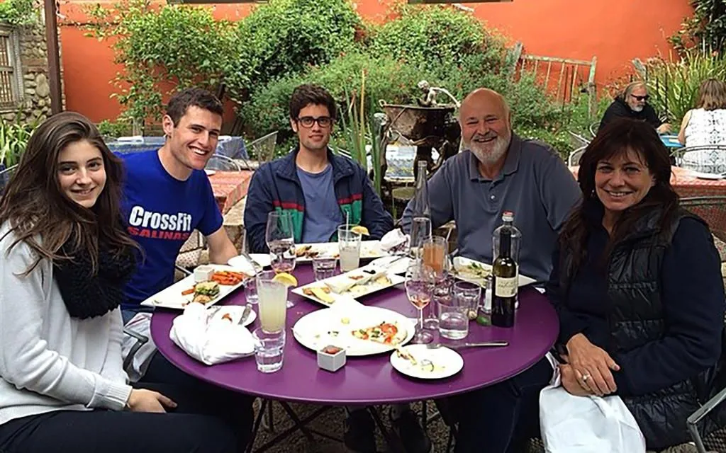 Gia đình đạo diễn Rob Reiner trong một bức ảnh được vợ ông chia sẻ trên mạng xã hội khi còn sống (Ảnh: Michelereiner/Instagram)