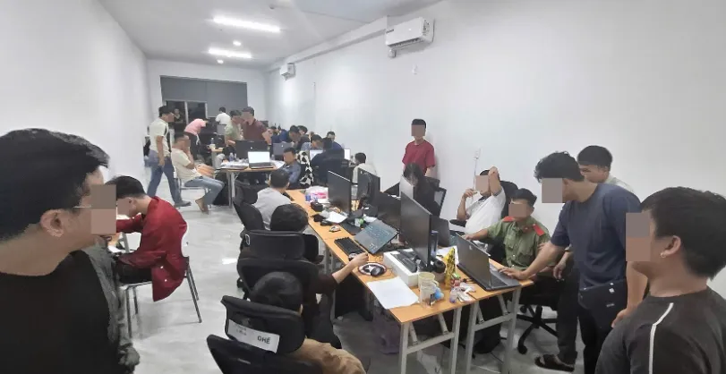 Bắt đối tượng cầm đầu đường d&acirc;y chuy&ecirc;n &ldquo;gia c&ocirc;ng&rdquo; c&aacute;c trang web cờ bạc trực tuyến tại Đ&agrave; Nẵng - Ảnh 1.