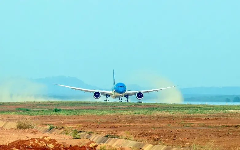 Chuyến bay đầu tiên hạ cánh thành công tại sân bay Long Thành