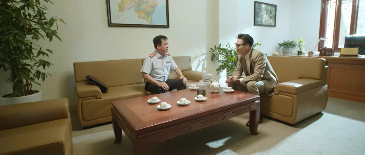 Lằn ranh - Tập 33: Khắc sẽ phản bội ông Sách? - Ảnh 4.