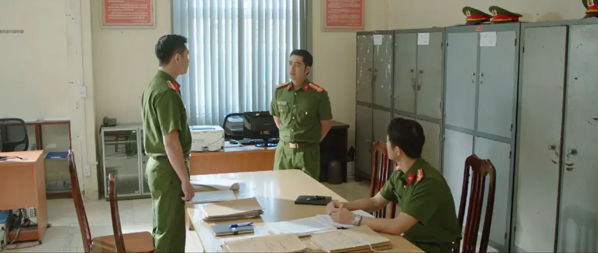 Lằn ranh - Tập 33: Khắc sẽ phản bội ông Sách? - Ảnh 8.