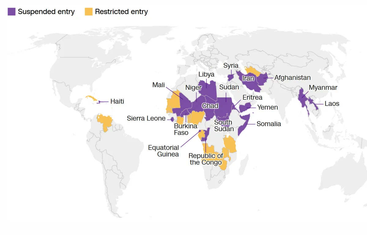 Tổng thống Trump bổ sung h&agrave;ng chục quốc gia v&agrave;o danh s&aacute;ch hạn chế nhập cảnh  - Ảnh 1.