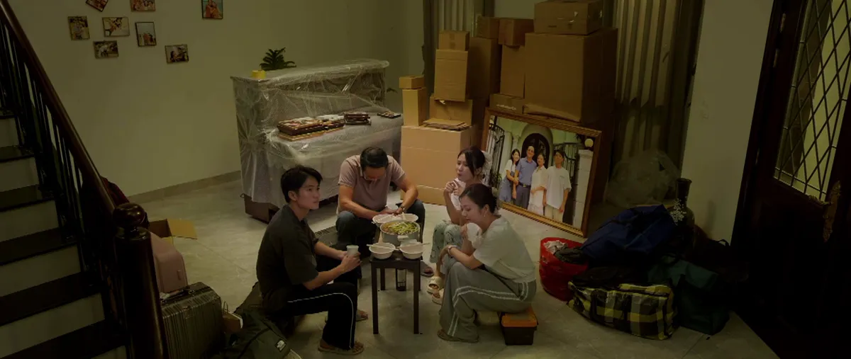 Gia đình trái dấu - Tập 8: Bữa cơm cuối 'chan nước mắt' trước ngày bán nhà- Ảnh 12. Gia đình trái dấu - Tập 8: Bữa cơm cuối 'chan nước mắt' trước ngày bán nhà- Ảnh 12.