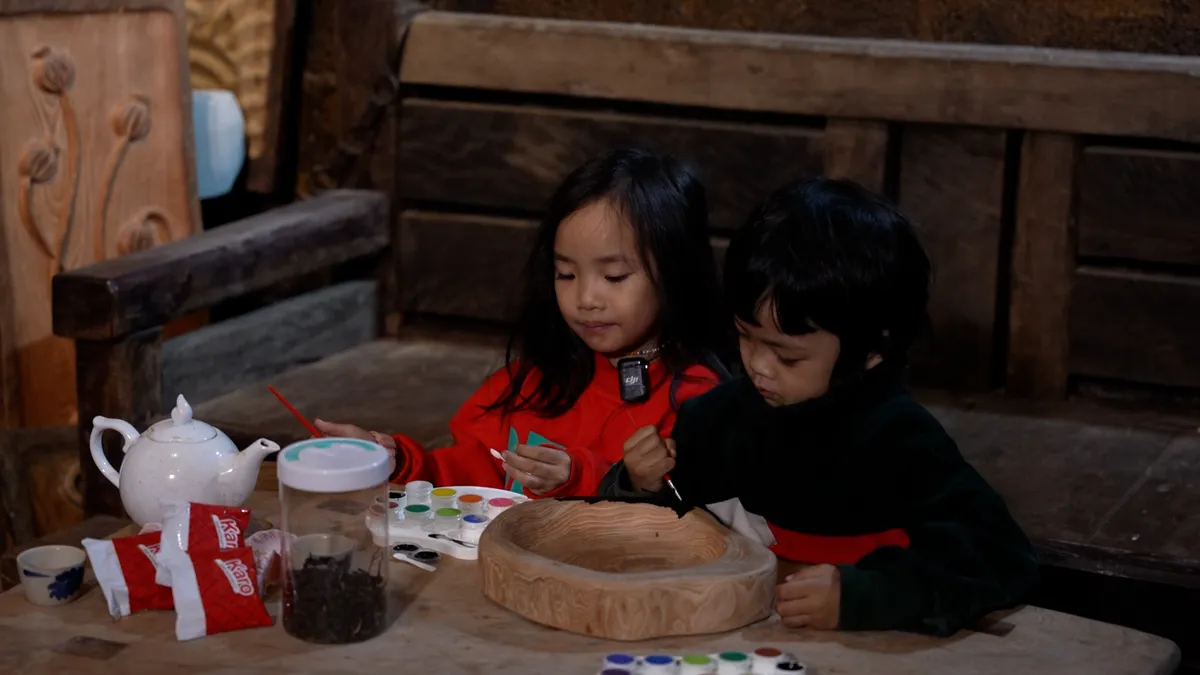 Đạo diễn của "Cha con vạn dặm" đưa hai con trải nghiệm vai tr&ograve; người chơi  - Ảnh 2.