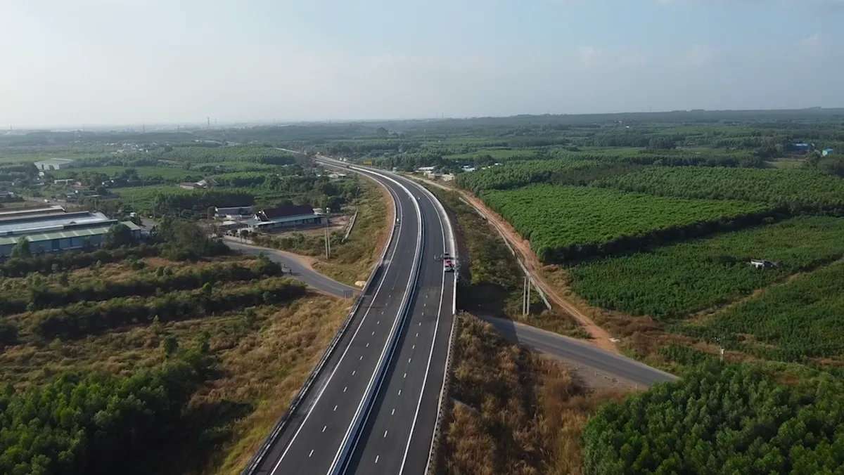 C&ocirc;ng nh&acirc;n l&agrave;m ng&agrave;y, l&agrave;m đ&ecirc;m tại dự &aacute;n đường cao tốc Bi&ecirc;n H&ograve;a - Vũng T&agrave;u để kịp th&ocirc;ng xe - Ảnh 7.