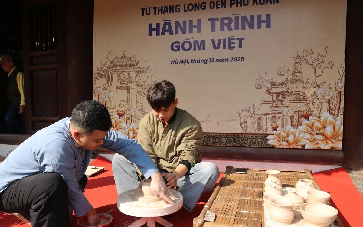 Trải nghiệm làm gốm tại không gian trưng bày