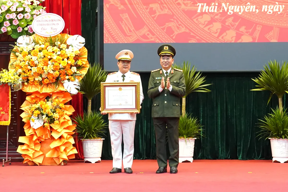 Th&aacute;i Nguy&ecirc;n: K&eacute;o giảm 13,3% tội phạm v&agrave; h&agrave;nh tr&igrave;nh v&igrave; nh&acirc;n d&acirc;n trong b&atilde;o lũ - Ảnh 4.