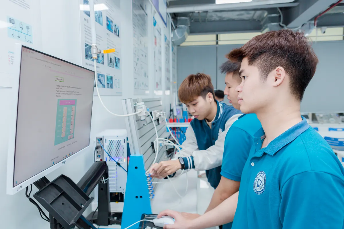 Top 5 lợi thế cạnh tranh cho sinh vi&ecirc;n ng&agrave;nh kỹ thuật Trường Đại học C&ocirc;ng nghệ Đ&ocirc;ng &Aacute; - Ảnh 5.