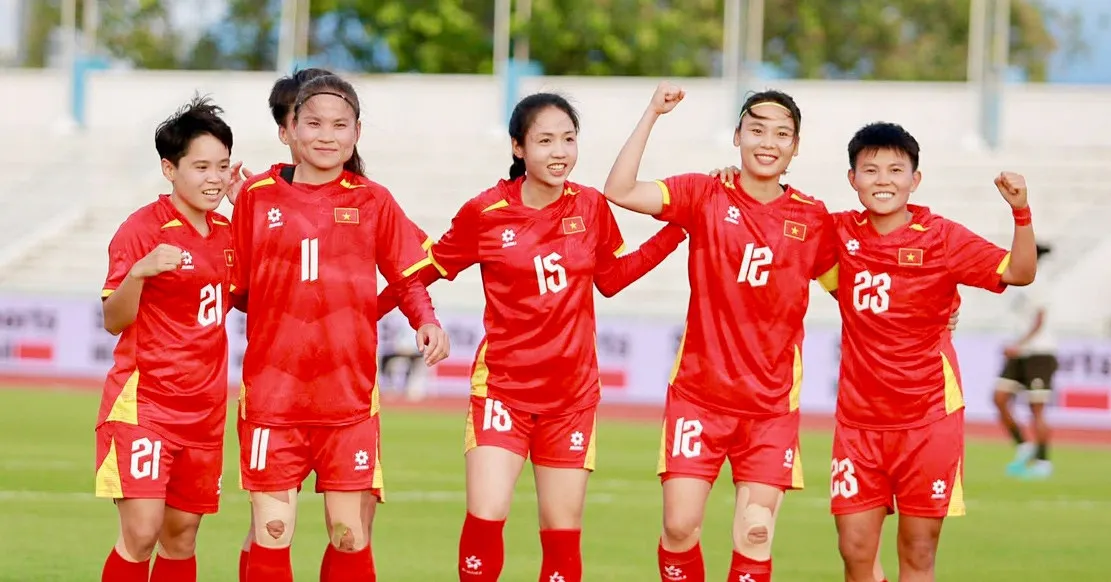 Thủ tướng ch&uacute;c mừng kỳ t&iacute;ch 5 lần li&ecirc;n tiếp v&agrave;o chung kết SEA Games của đội tuyển nữ- Ảnh 1.