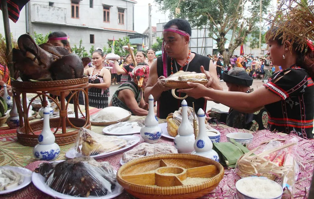 Bảo tồn Lễ hội Mừng l&uacute;a mới của người Cơ Tu: Đ&ograve;n bẩy cho du lịch miền n&uacute;i- Ảnh 1.