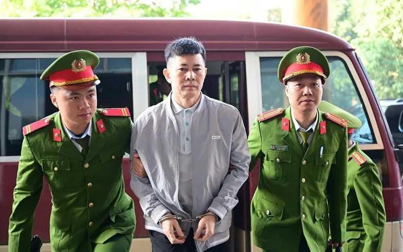 Bị cáo Nguyễn Duy Hưng - cựu Chủ tịch Tập đoàn Thuận An bị dẫn giải tới toà.