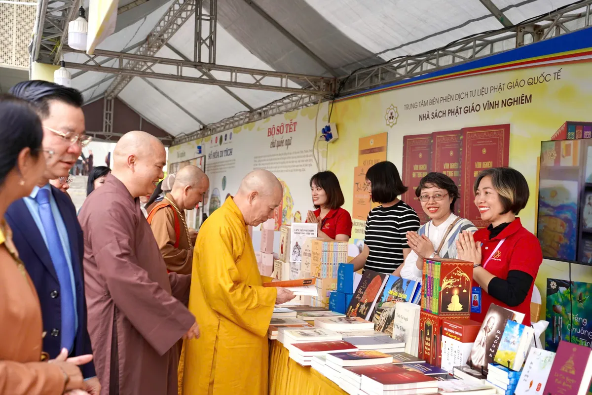 Kh&ocirc;ng gian Văn h&oacute;a Phật gi&aacute;o: Lan tỏa tinh thần "Văn minh - Tiết kiệm" giữa l&ograve;ng Thủ đ&ocirc; - Ảnh 3.