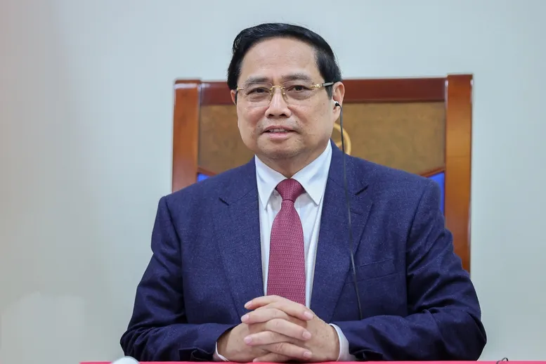 Thủ tướng Phạm Minh Ch&iacute;nh điện đ&agrave;m với Thủ tướng Singapore Lawrence Wong - Ảnh 1.