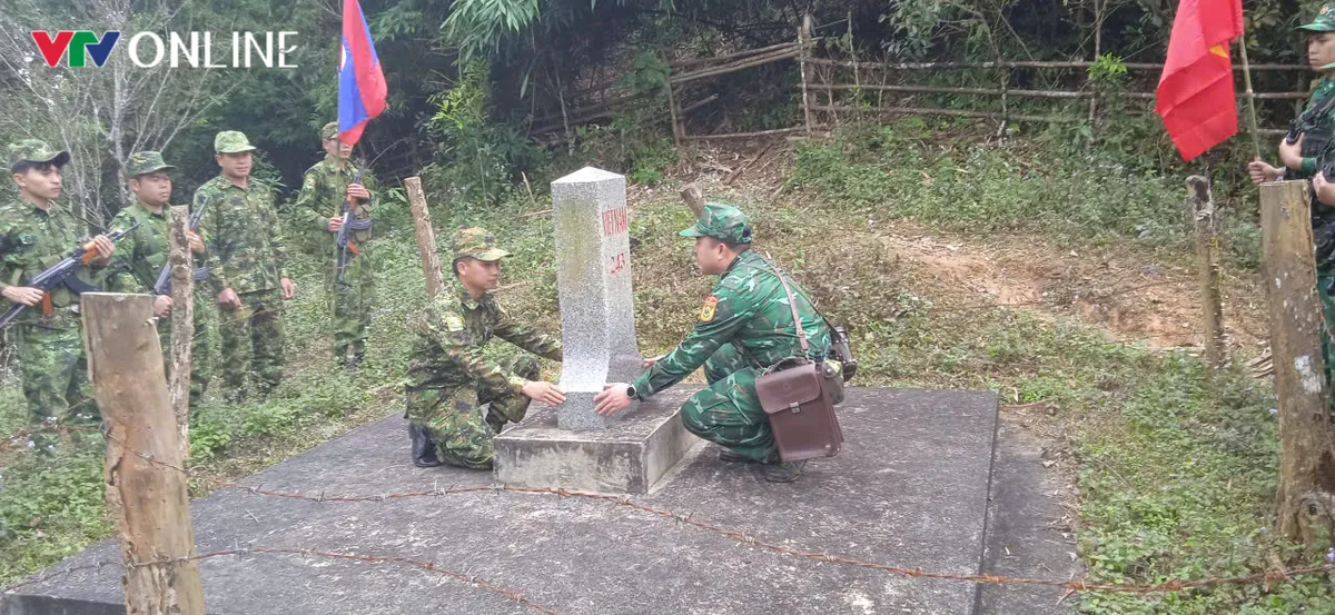Tuần tra li&ecirc;n hợp Việt - L&agrave;o tr&ecirc;n tuyến bi&ecirc;n giới Sơn La - Ảnh 1.