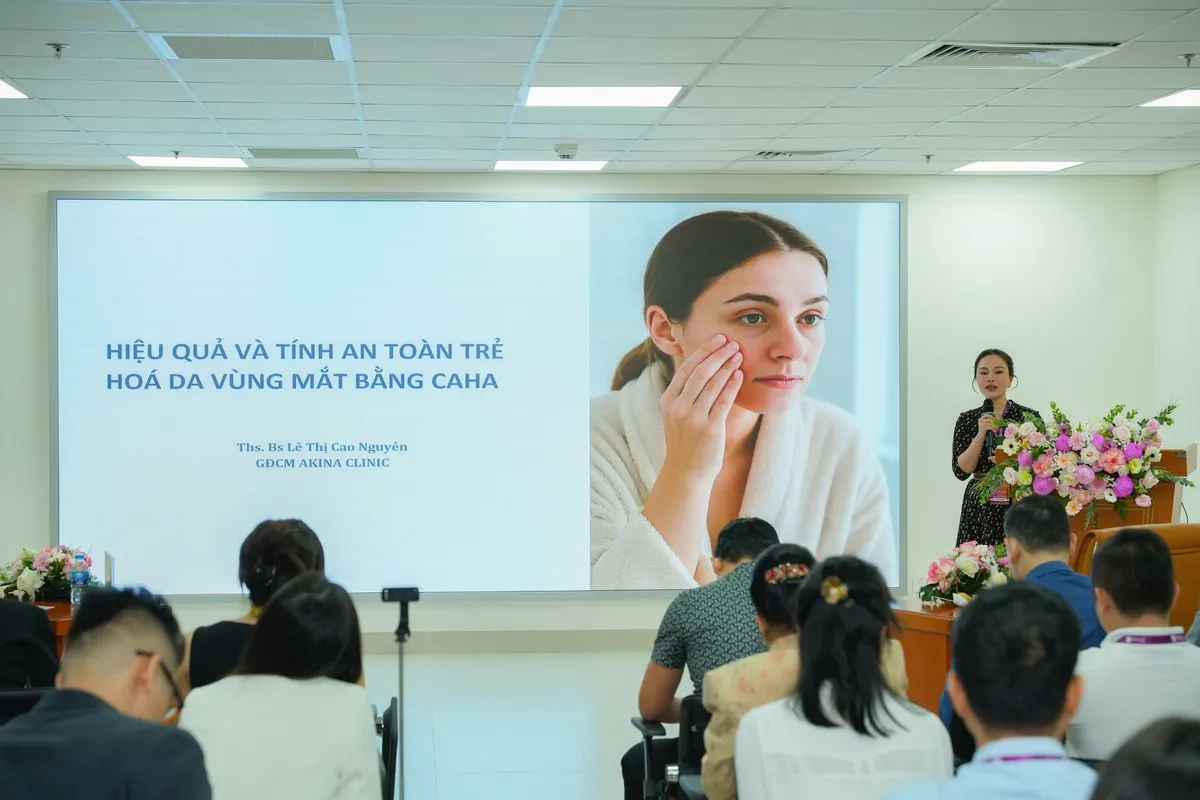 ThS. BS Cao Nguy&ecirc;n tr&igrave;nh b&agrave;y nghi&ecirc;n cứu trẻ h&oacute;a da v&ugrave;ng mắt bằng CaHA tại HSAPS 2025- Ảnh 3.