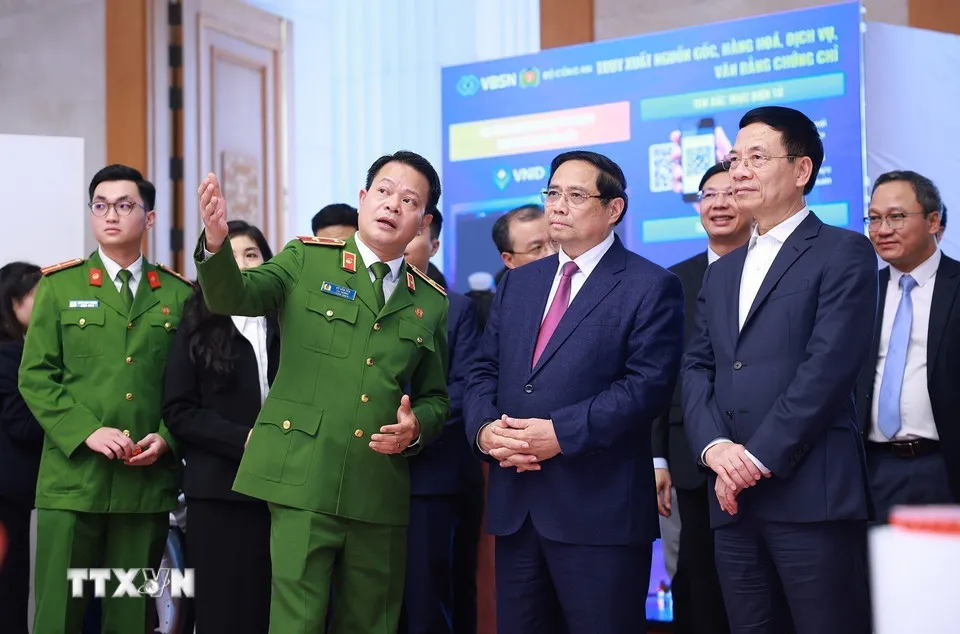 Thủ tướng: Mỗi người dân hãy chủ động trở thành những “công dân số” - Ảnh 3.