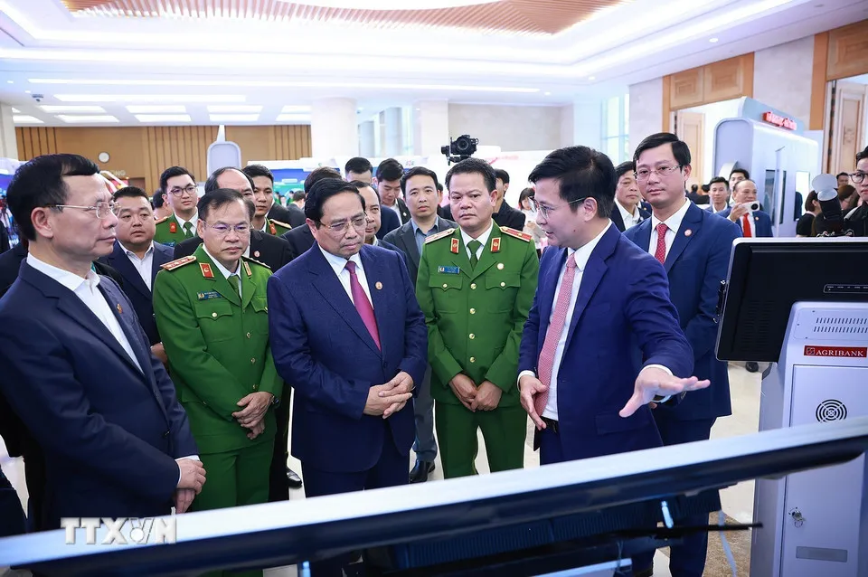 Thủ tướng: Mỗi người dân hãy chủ động trở thành những “công dân số” - Ảnh 2.