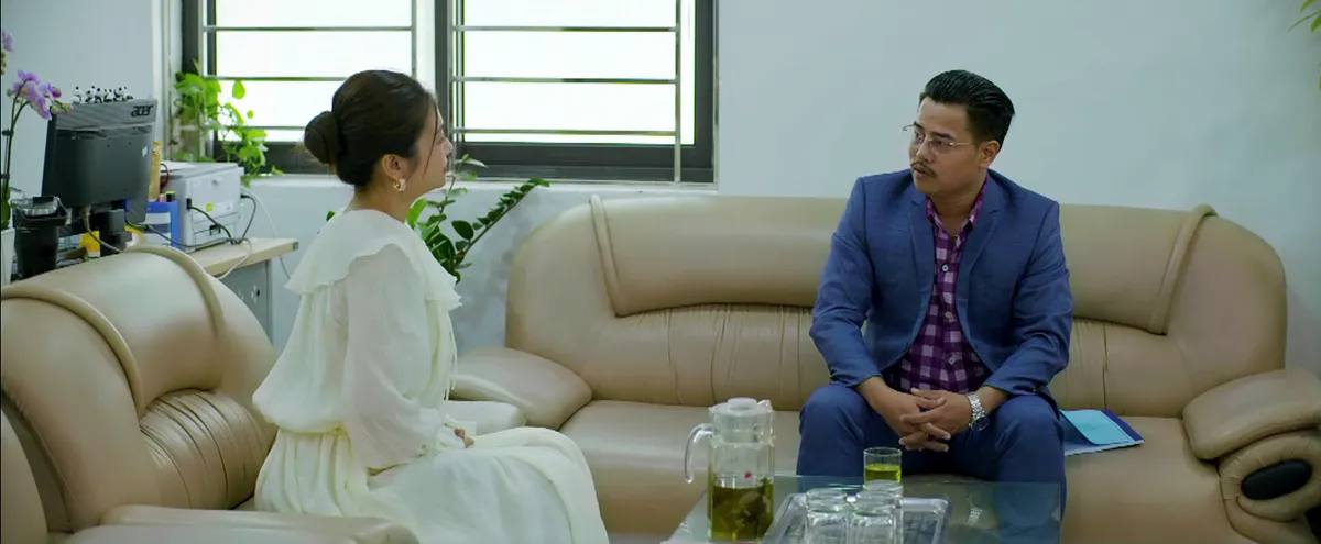 Th&aacute;i Sơn t&aacute;i xuất với m&agrave;n m&ocirc;i giới bất động sản ở tập 9 Gia đ&igrave;nh tr&aacute;i dấu - Ảnh 11.