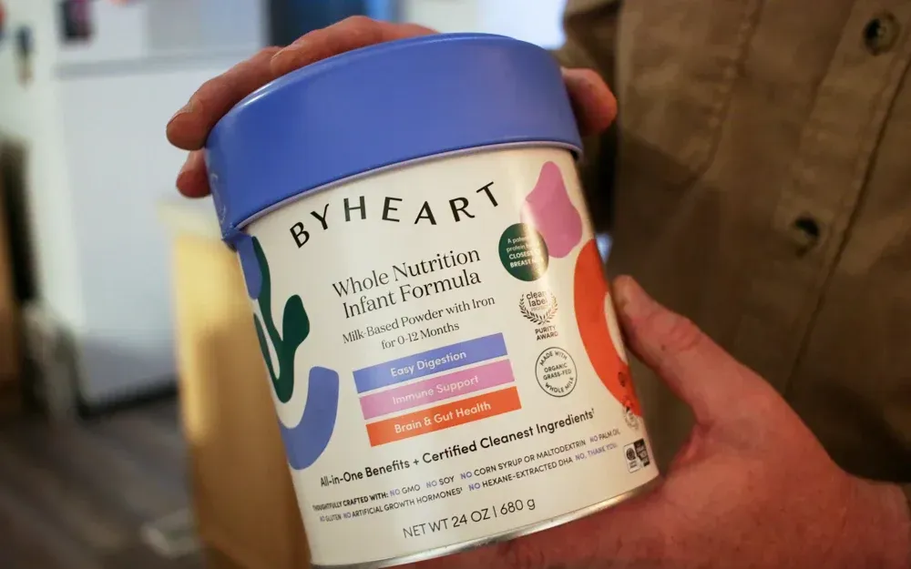 Sản phẩm sữa công thức mang thương hiệu ByHeart đã được nhà sản xuất tự nguyện thu hồi từ tháng 11/2025 (Ảnh: AP)