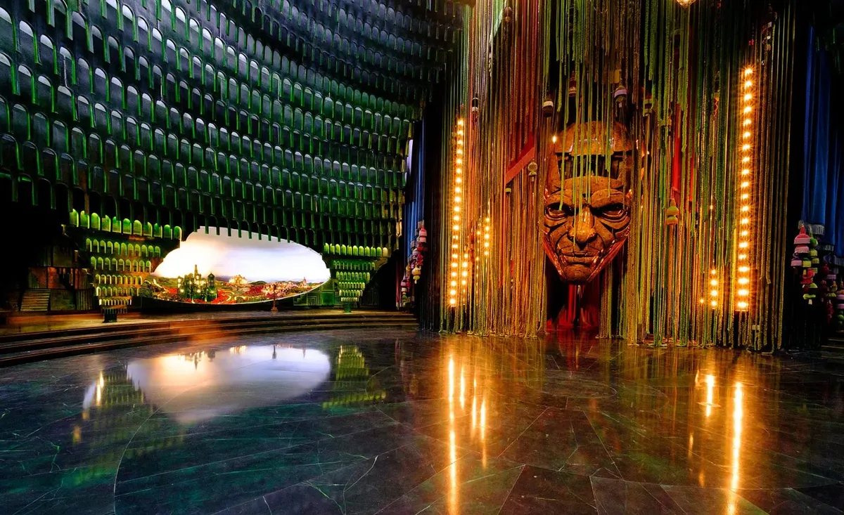 Đằng sau bối cảnh ho&agrave;nh tr&aacute;ng của Wicked: For Good- Ảnh 3.