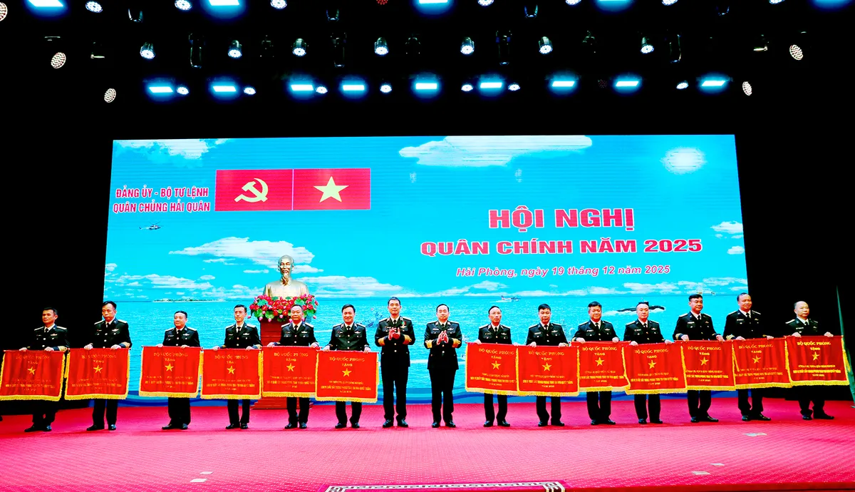 Qu&acirc;n chủng Hải qu&acirc;n: Triển khai c&oacute; hiệu quả nhiệm vụ ph&ograve;ng, chống, khắc phục hậu quả thi&ecirc;n tai - Ảnh 5.