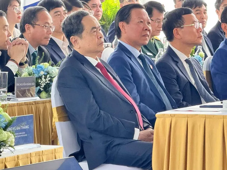 Chủ tịch Quốc hội dự Lễ khởi c&ocirc;ng Trục Đại lộ Cảnh quan s&ocirc;ng Hồng của Thủ đ&ocirc; - Ảnh 1.