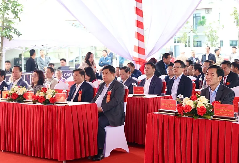 Ph&oacute; Thủ tướng Nguyễn Ch&iacute; Dũng dự Lễ khởi c&ocirc;ng Dự &aacute;n Khu nh&agrave; ở x&atilde; hội Trung t&acirc;m Đồng Hới - Ảnh 1.